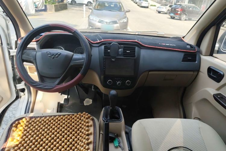 Used Wuling Rongguang 2014 1.5L S Standard Version