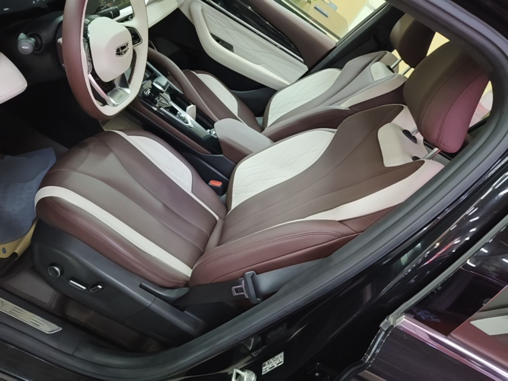 Geely Auto Monjaro L 2024 2.0TD High-Power Automatic Two-Wheel Drive Yunqi Version — снимка 17