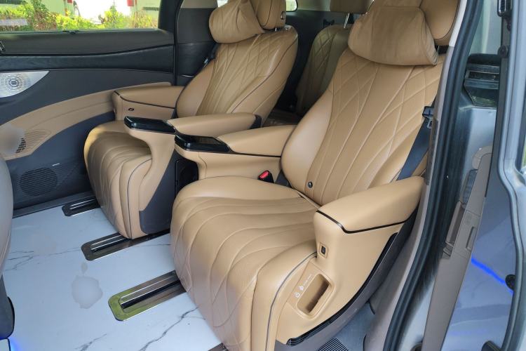 Used Denza D9 2022 DM-i 1040 Prestige Model
