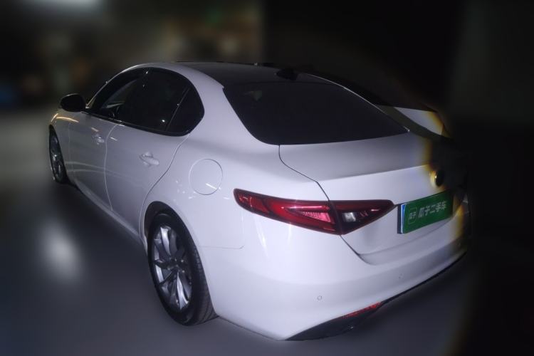 Used Alfa Romeo Giulia 2017 2.0T 200HP Luxury Edition Rear Left 45 Deg