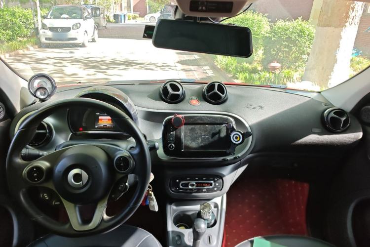 Used smart forfour 2016 0.9T 66 kW Pioneer Edition Center Console