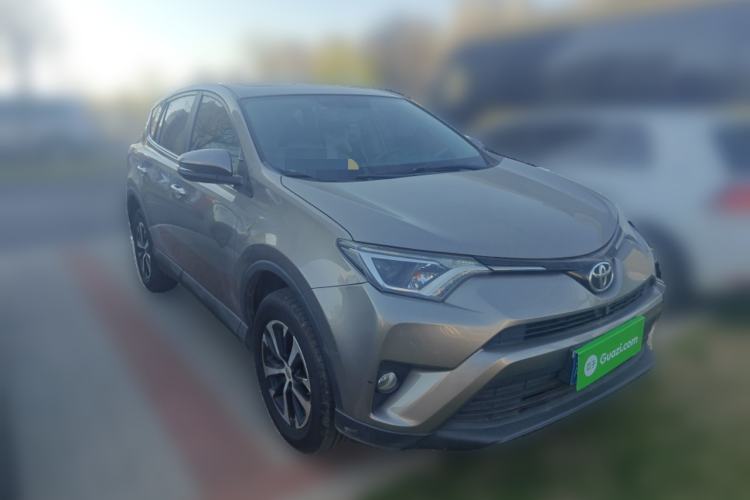 Used Toyota RAV4 2016 2.0L CVT Two-Wheel Drive Fashion Edition China V Standard Front Right 45 Deg