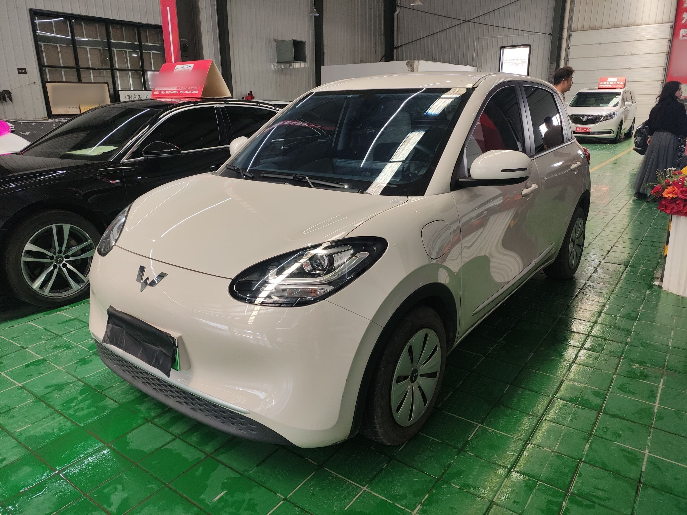 Под передней частью автомобиля