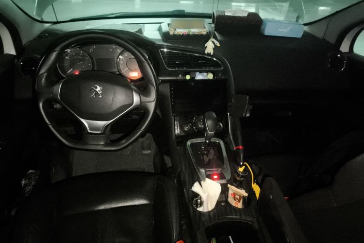 Used Peugeot 3008 2015 2.0L Automatic Trend Edition Center Console