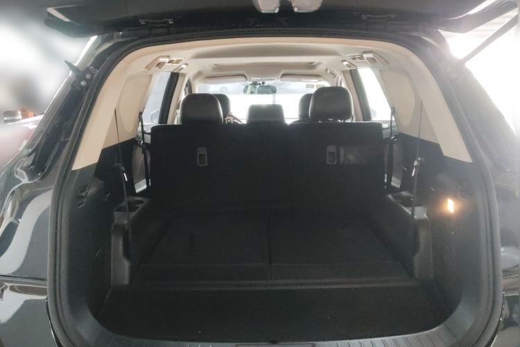 Used Dongfeng Fengon 580 2016 1.5T Manual Luxury Edition Trunk