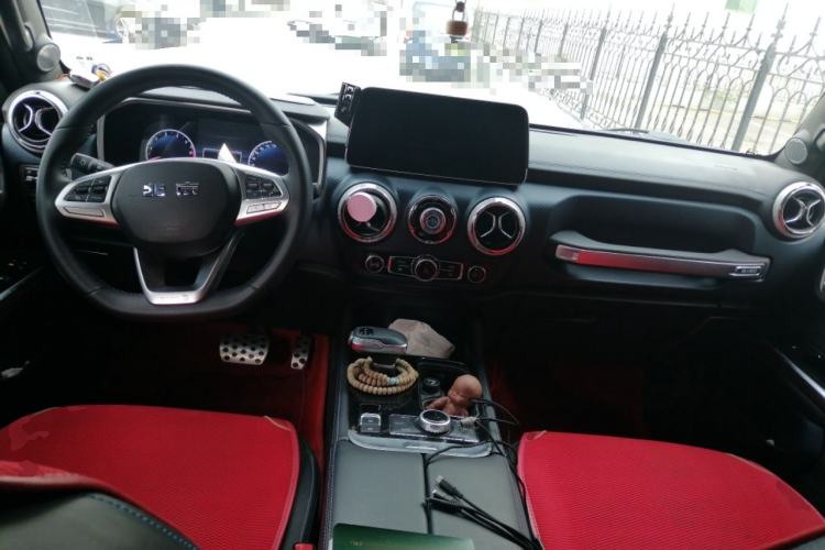 Used BAIC Off-Road BJ40 2023 2.0T Automatic Four-Wheel Drive Urban Hunter Edition Chivalrous Type Center Console