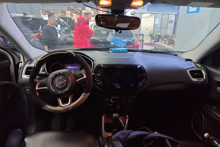 Used Jeep Compass 2017 200T Automatic Family Edition Center Console