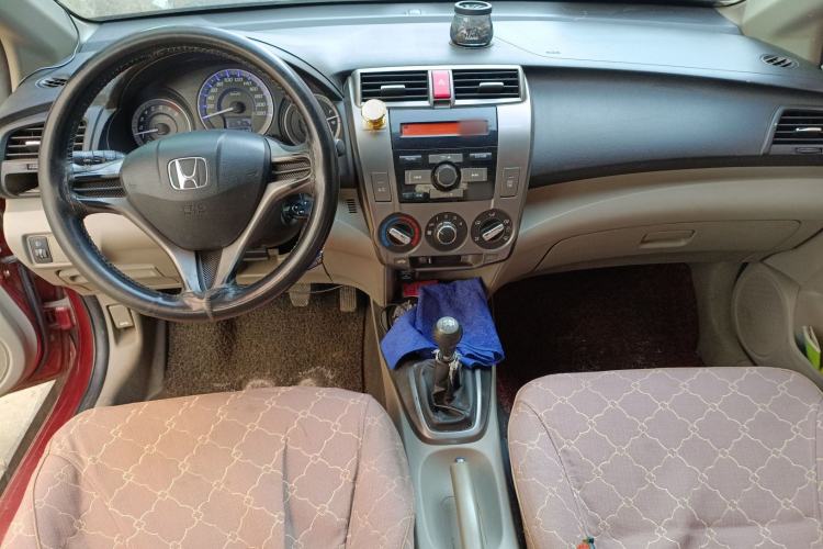Used Honda City Classic 2012 1.5L manual Elite Edition Center Console