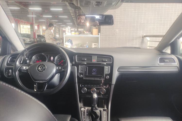 Used Volkswagen Golf 2015 1.4TSI Automatic Luxury Model
