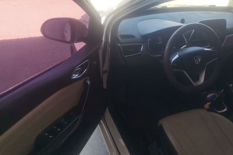 Used Baojun 310W 2017 1.5L Manual Fashion Model China V Driver Seat