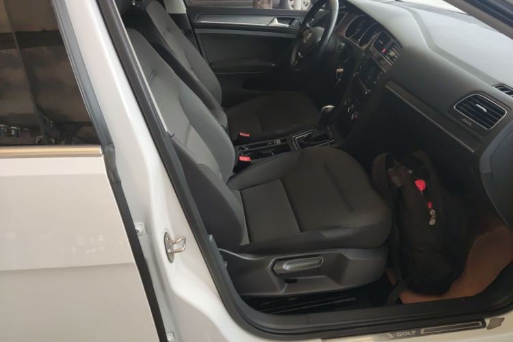 Used Volkswagen Golf 2017 1.6L Automatic Comfort Million-Vehicle Anniversary Edition
