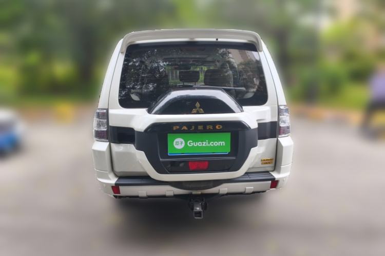Used Mitsubishi Pajero  Rear