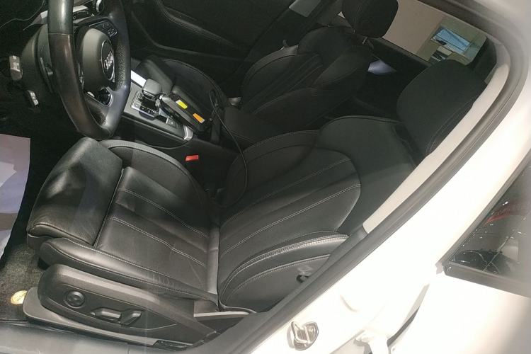 Used Audi A4L 2022 40 TFSI Luxury Dynamic Model
