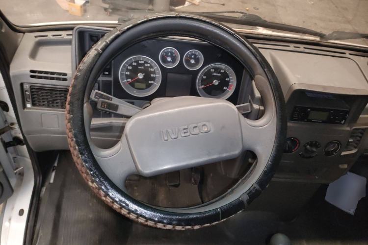 Used Iveco Daily 2017 2.8T V35 Cargo Van Mid-Roof 3/6 Seats 43S5
