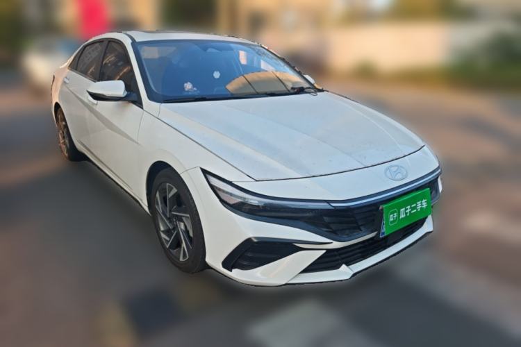 Used Hyundai Elantra 2023 1.5L CVT LUX Prestige Edition Front Right 45 Deg