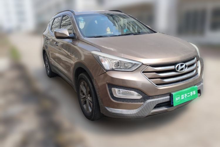 Used Hyundai Santa Fe 2013 2.4L Manual Two-Wheel Drive Comfort Version Front Right 45 Deg