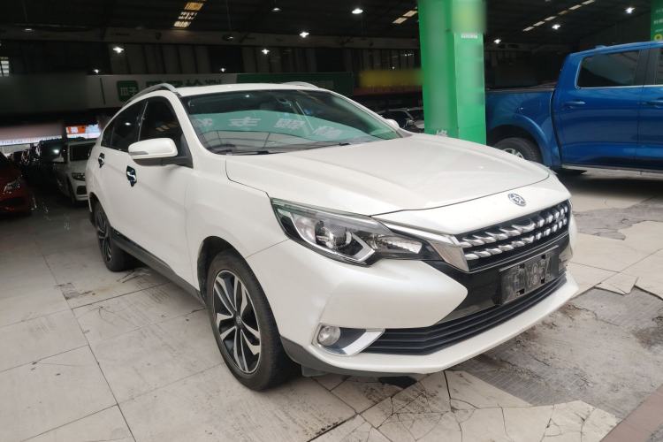 Used Venucia T90 2018 2.0L CVT Smart Connect Luxury Edition China V Standard Front Right 45 Deg