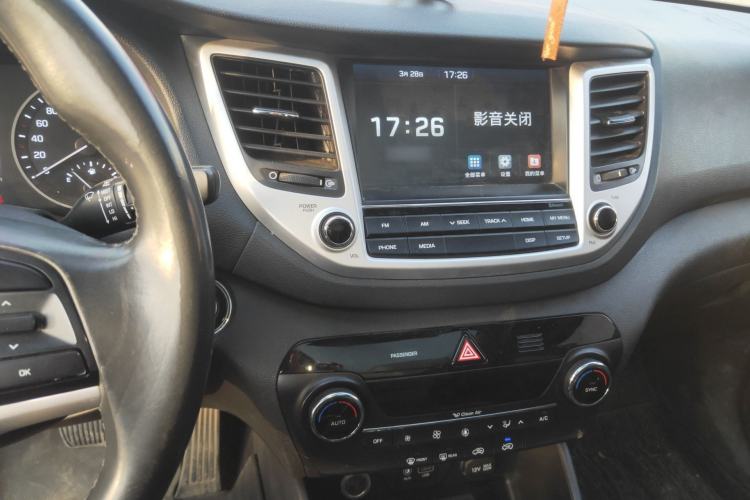 Used Hyundai Tucson 2018 1.6T Dual-Clutch Two-Wheel Drive 15th Anniversary Special Edition Audio And AC Panel