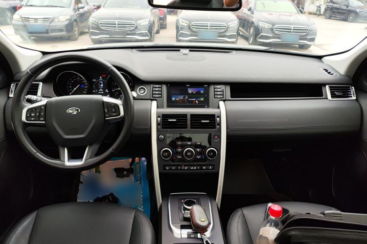 Used Land Rover Discovery Sport 2019 240 PS SE Version China VI Standard Center Console