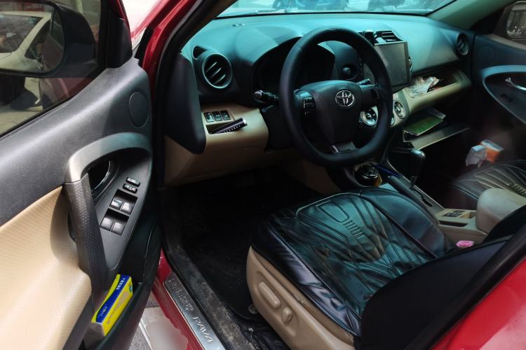 Used Toyota RAV4 2011 2.0L Automatic Luxury Edition Driver Seat