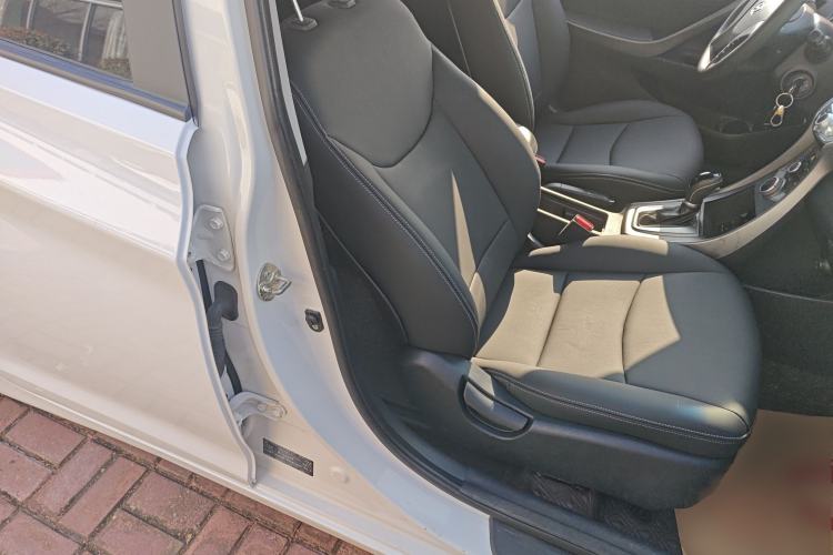 Used Hyundai Elantra (5th Generation / Langdong) 2015 1.6L Automatic Fashion Model