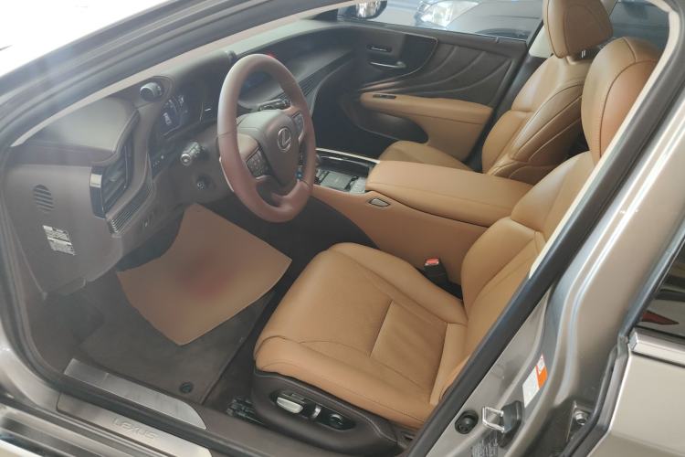 Used Lexus LS 2018 500h Excellence Edition China VI standard
