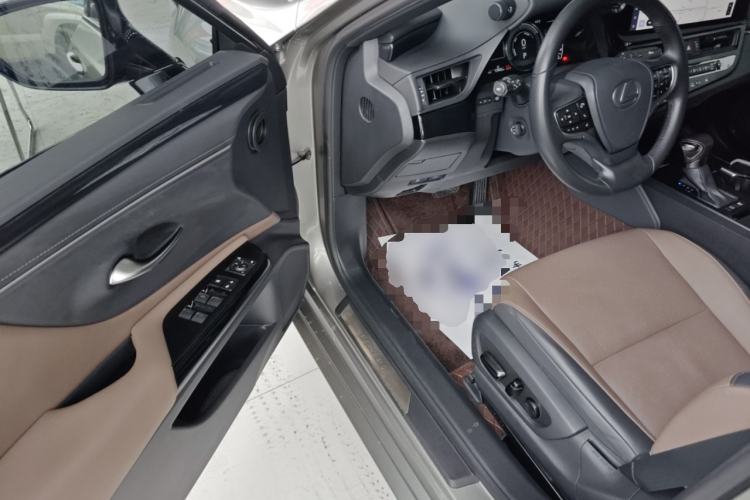 Used Lexus ES 2022 300h Excellence Edition Driver Seat