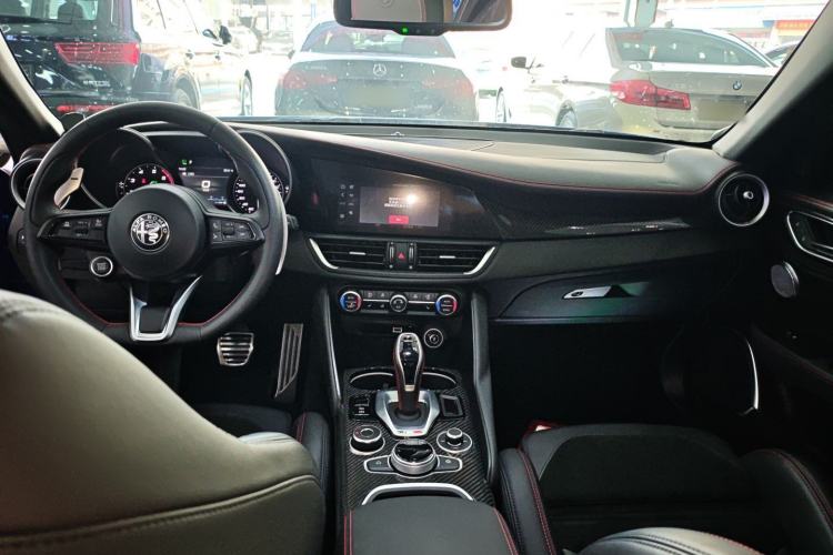 Used Alfa Romeo Giulia 2022 2.0T 280HP Veloce Track Edition
