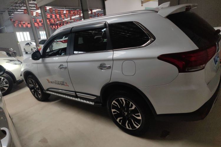 Used Mitsubishi Outlander 2019 2.0L Two-Wheel Drive Comfort Edition 5 Seats China VI Standard
