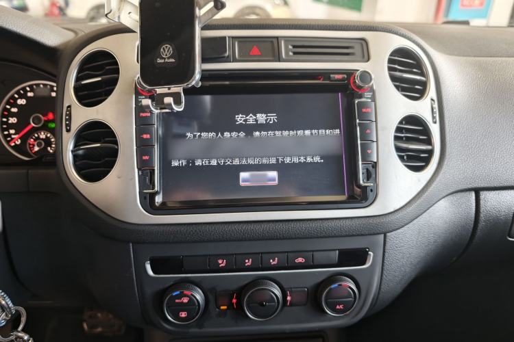 Used Volkswagen Tiguan 2015 1.8TSI Automatic Two-Wheel Drive Comfort Edition Audio And AC Panel