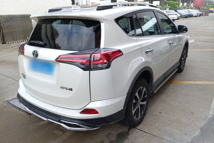 Used Toyota RAV4 2016 2.0L CVT Two-Wheel Drive Fashion Edition China V Standard
