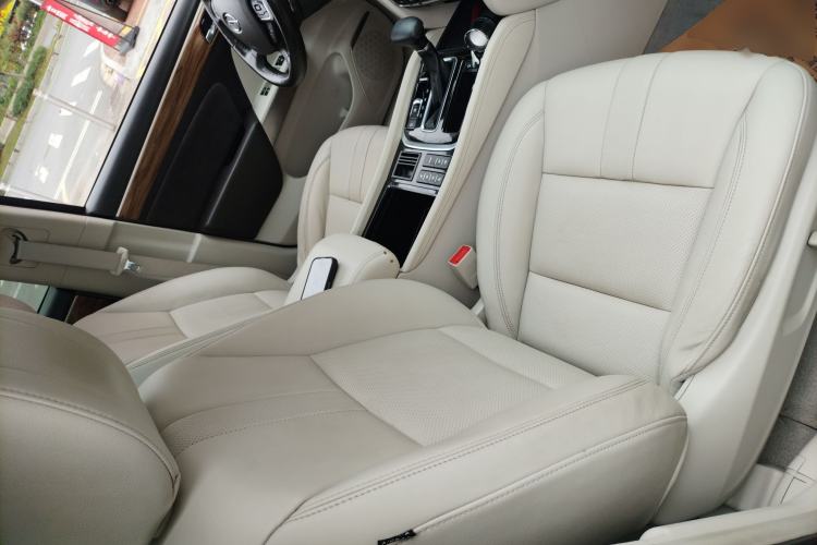 Used GAC Trumpchi GS8 2017 320T Two-Wheel Drive Luxury Smart Connectivity Version (7 Seats) Right Front Seat