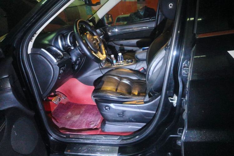 Used Jeep Grand Cherokee SRT 2012 6.4L SRT8 Left Front Seat