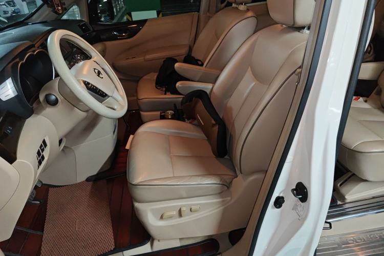 Used Nissan Quest 2015 3.5L SL Left Front Seat