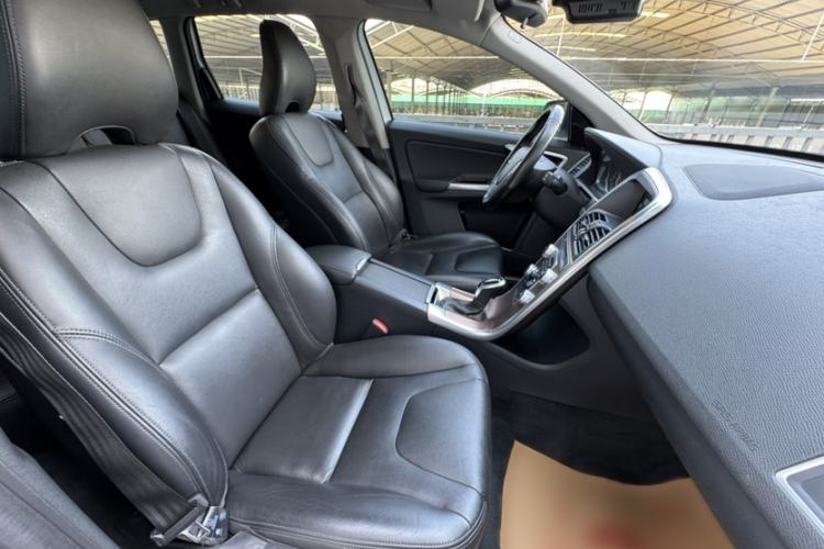Used Volvo XC60 2016 T5 Smart Upgrade Model Interior 8