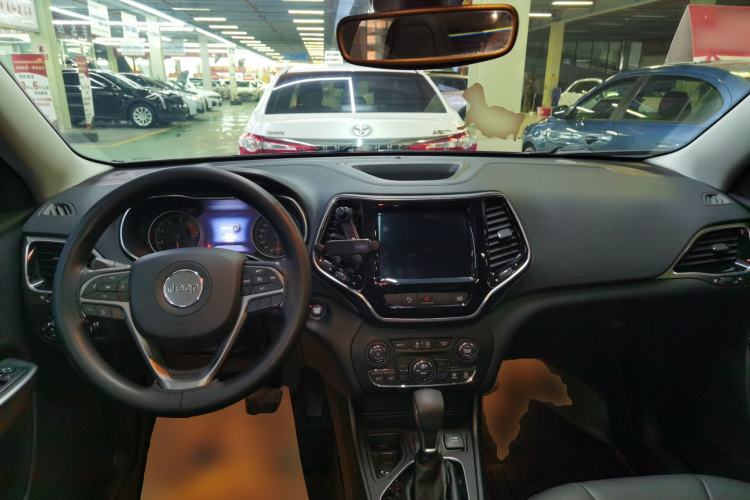 Used Jeep Cherokee 2019 2.0T Two-Wheel Drive Smart Enjoyment Version China VI