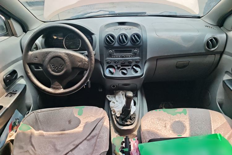 Used Wuling Hongguang 2014 1.2L Base Model China IV Center Console