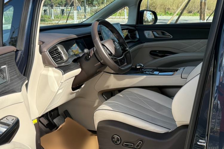 Used Denza D9 2024 DM-i 980 Four-Wheel Drive Flagship Model