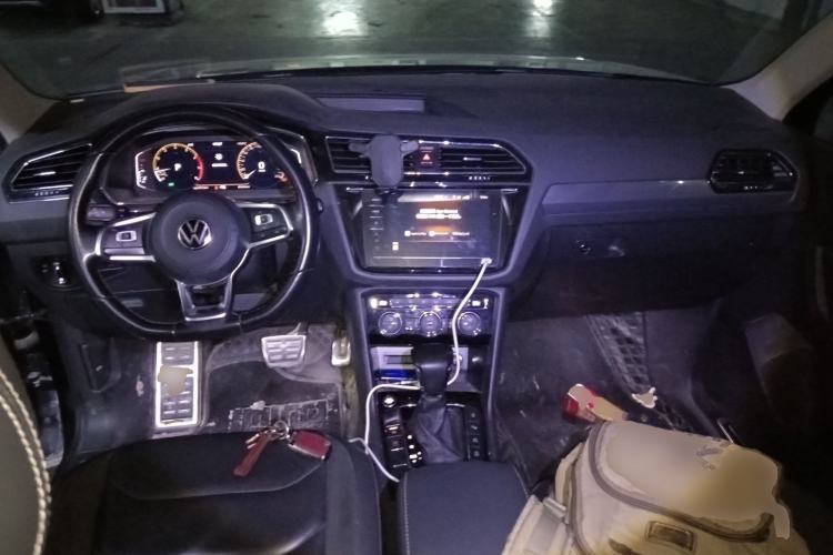 Used Volkswagen Tiguan L 2021 330TSI Automatic Two-Wheel Drive R-Line Enhanced Edition Center Console