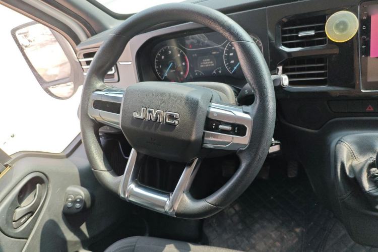 Used JMC Fushun 2023 2.0T Manual Short Wheelbase Low-Roof Commercial Multi-Purpose Passenger Vehicle 6 Seats with Lift-Up Tailgate
