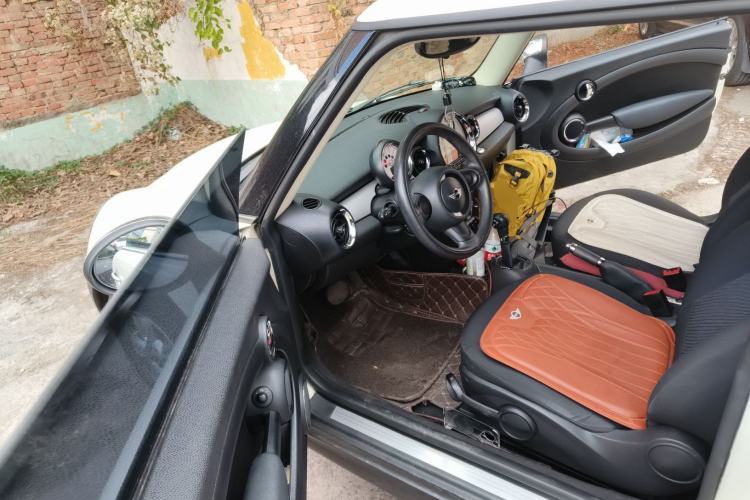 Used MINI 2011 1.6L ONE
