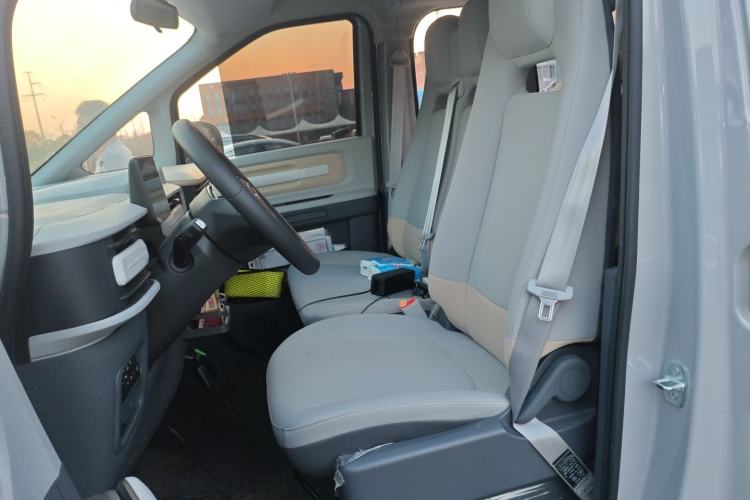 Used SAIC MAXUS Dana V1 2025 Low-Roof Multi-Function Version 42 kWh Left Front Seat