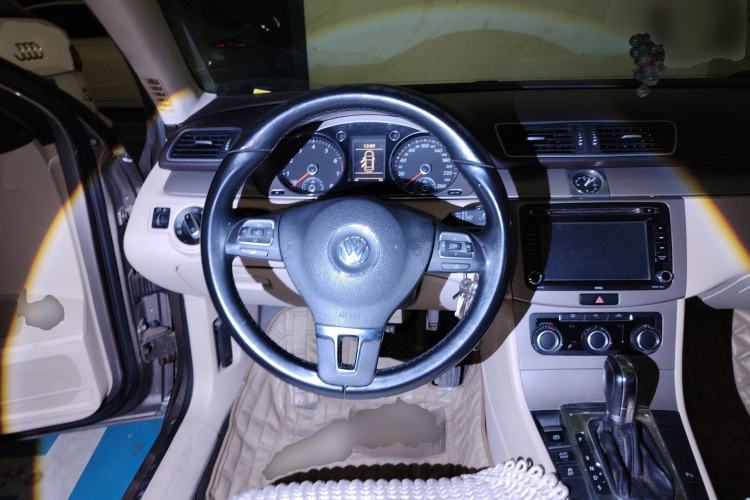 Used Volkswagen Magotan 2012 Revised Version 1.8TSI Leading Edition Steering Wheel