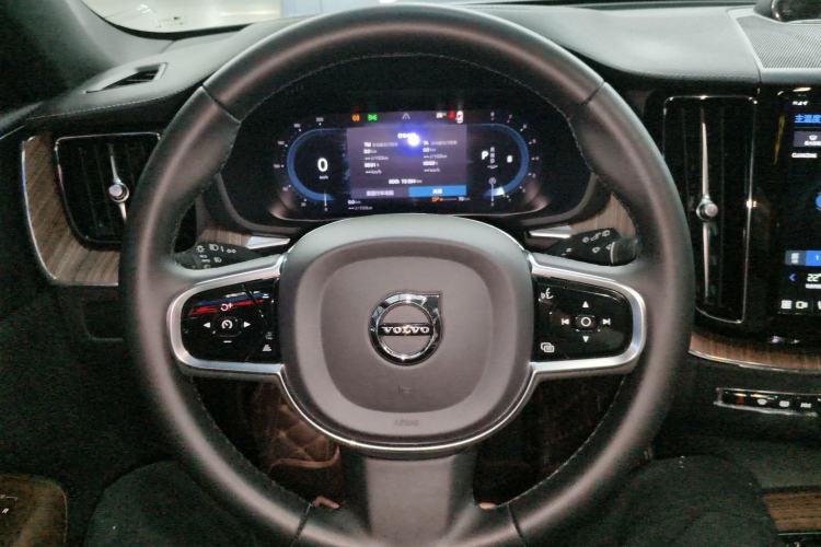 Used Volvo XC60 2023 B5 4x4 Smart Luxury Edition Steering Wheel