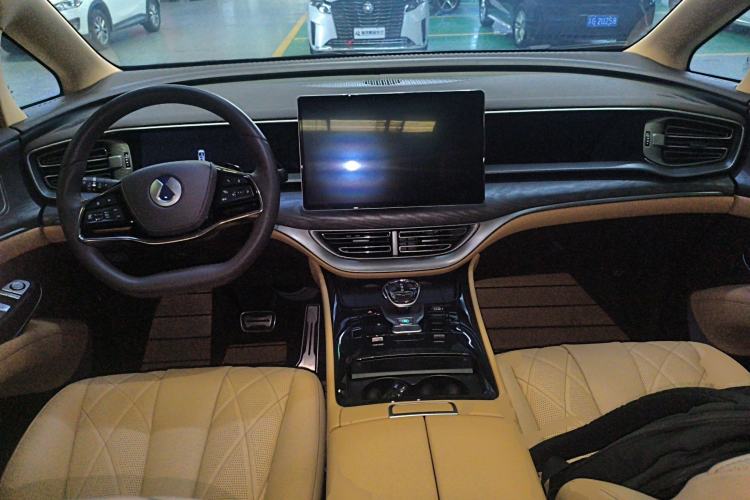 Used Denza D9 2025 DM-i Smart Drive 1020 Four-Wheel Drive Deluxe Model
