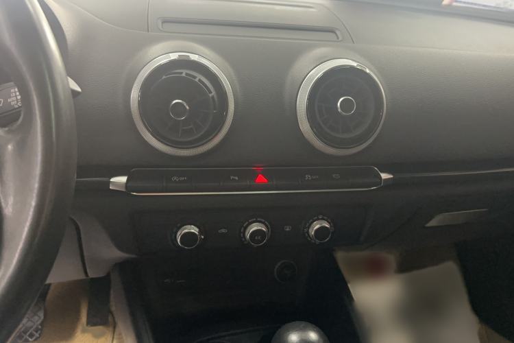 Used Audi A3 2020 Sportback 35 TFSI Fashion Edition China VI Emission Standard Audio And AC Panel