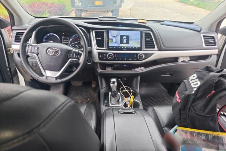 Used Toyota Highlander 2018 2.0T Four-Wheel Drive Luxury Edition 7 Seats China V Emission Standard Center Console