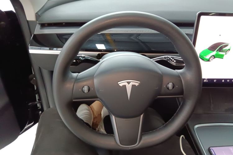 Used Tesla Model Y 2021 Standard Range Rear-Wheel Drive Version Steering Wheel