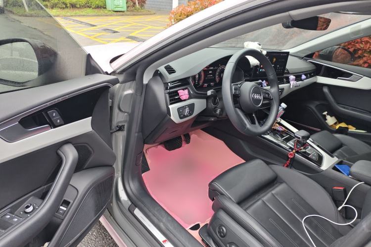 Used Audi A5 2023 Sportback 40 TFSI quattro Luxury Dynamic Edition Interior 3