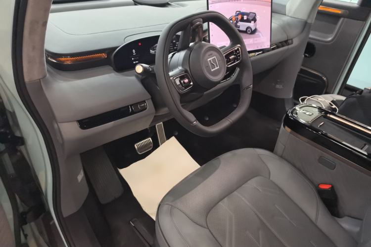 Used Zeekr MIX 2025 Intelligent Driving Version
